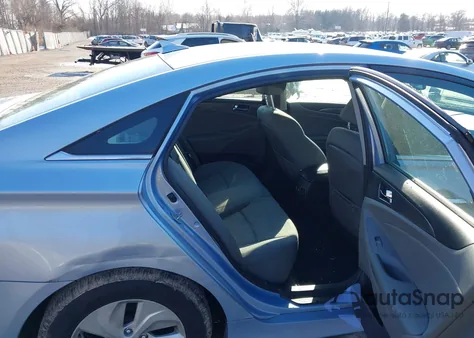 2013 Hyundai Sonata Hybrid z USA, uszkodzony, nr VIN KMHEC4A41DA074450